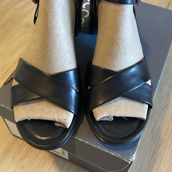 •Ecco• Heels - Picture 7 of 8